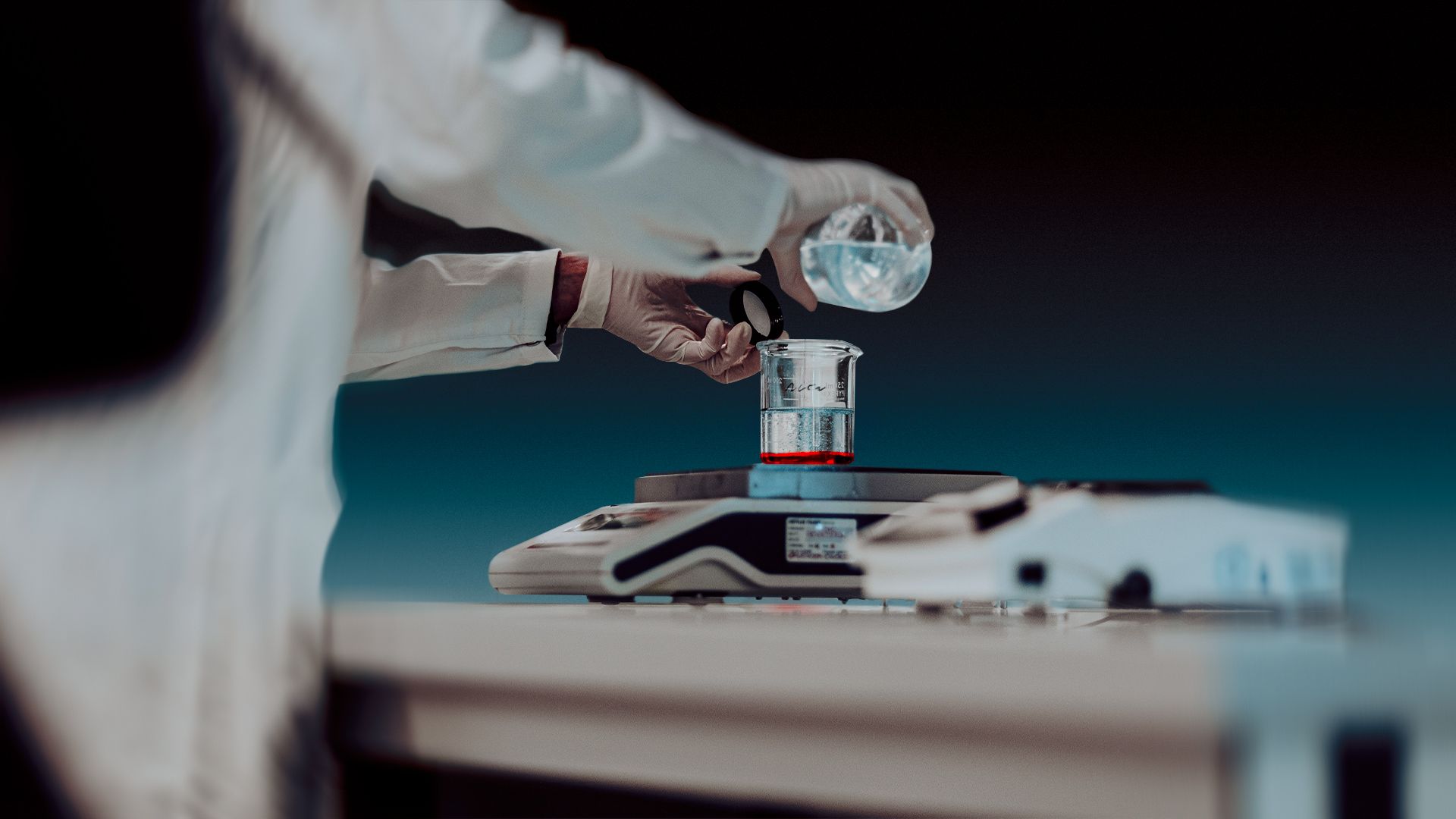 04_MOTUL_CRAFTING_ESSENTIAL_FLUIDS_VISUAL_EXE.jpg