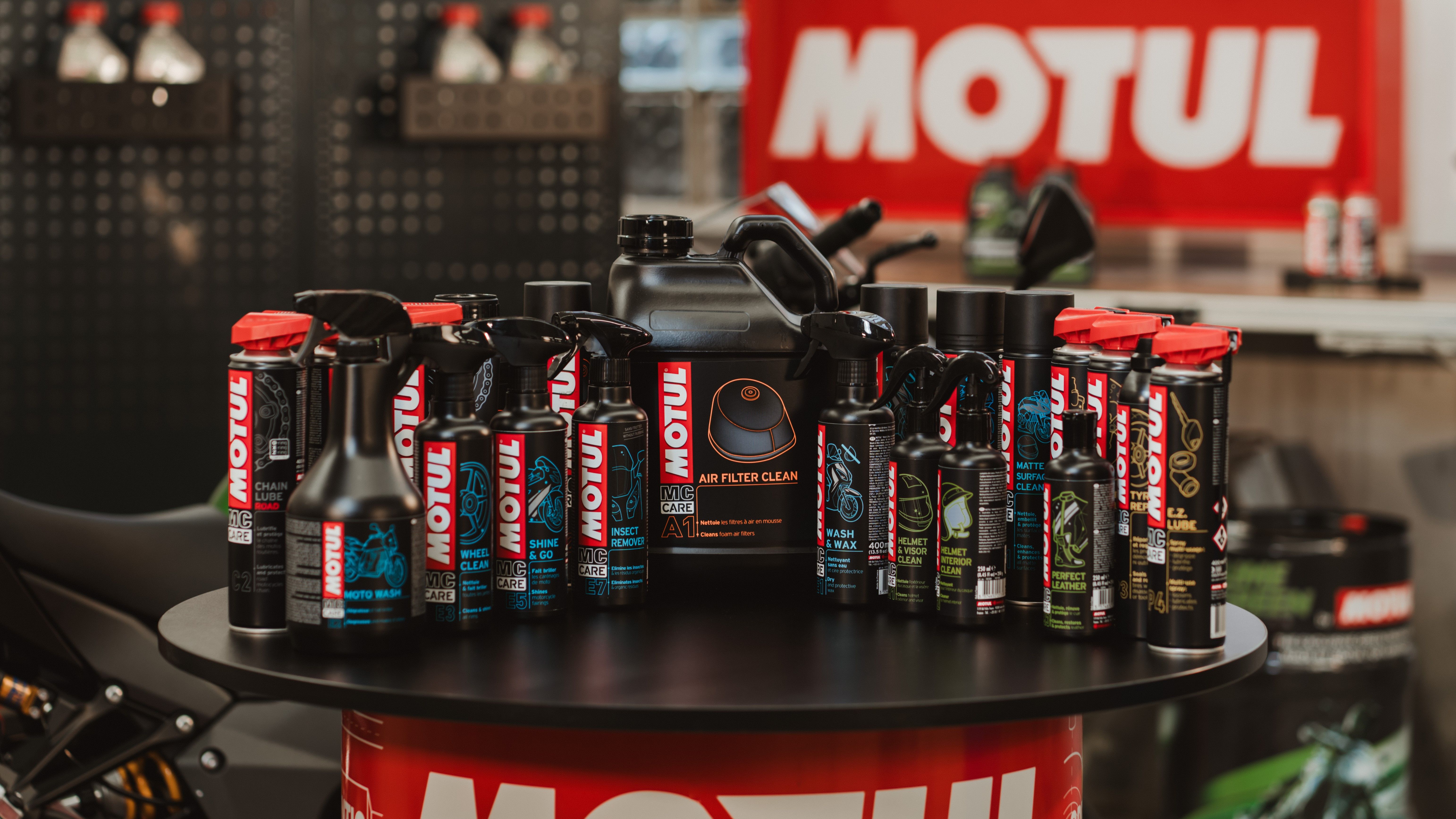 Kawasaki_x_MOTUL_MCCARE_10.jpg