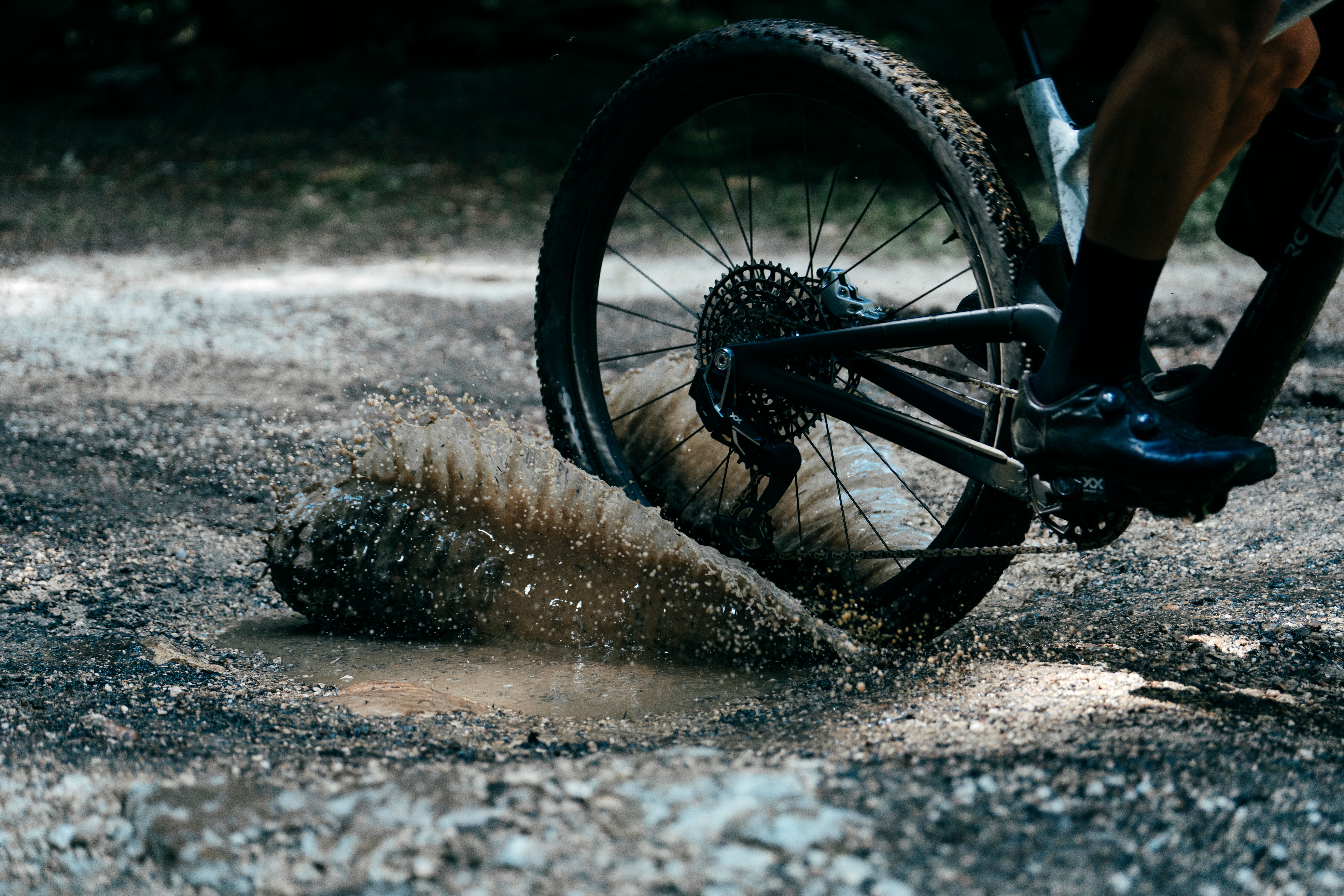 MOTUL_BIKE CARE_RACING CHAIN LUBE_LIFESTYLE SHOT_MTB©quentinmaheas (1).jpeg